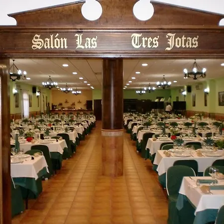 Πανσιόν Tres Jotas Alcaracejos